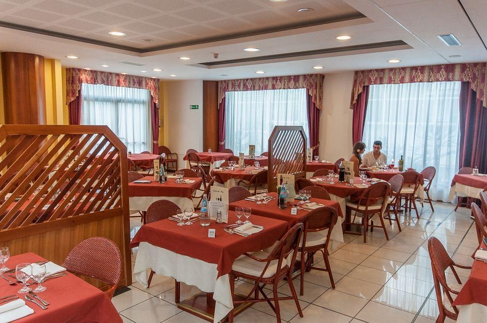 Alpholiday Dolomiti Wellness & Family Hotel Dimaro Bagian luar foto
