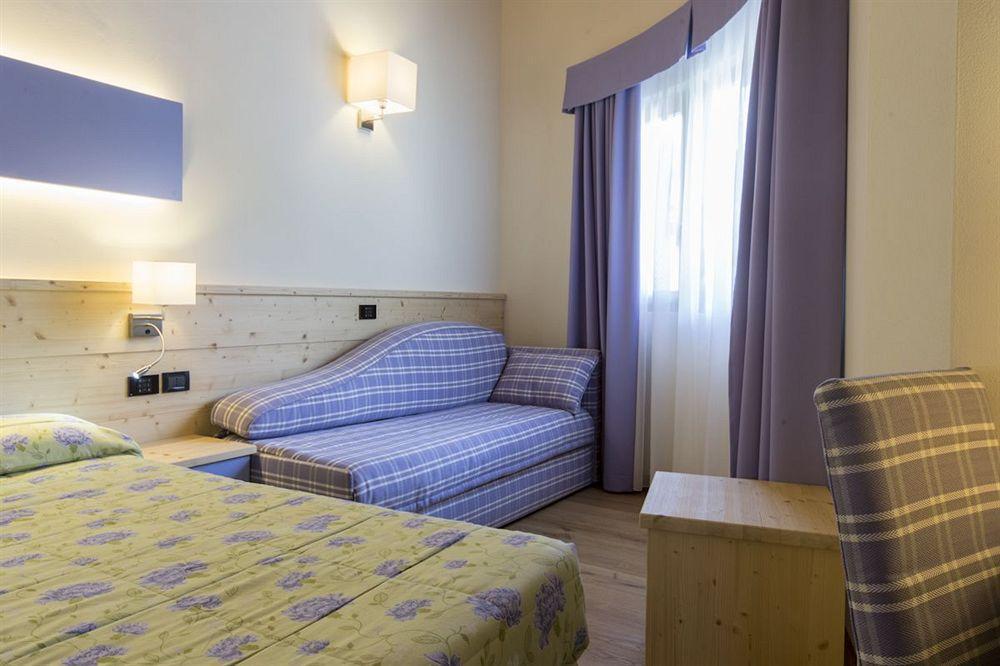 Alpholiday Dolomiti Wellness & Family Hotel Dimaro Bagian luar foto