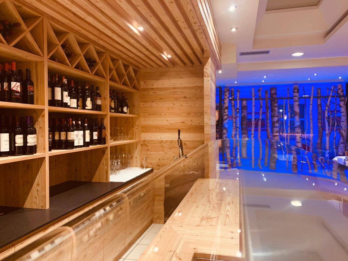 Alpholiday Dolomiti Wellness & Family Hotel Dimaro Bagian luar foto