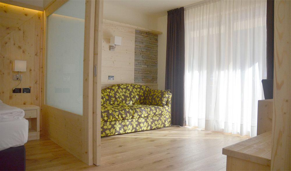 Alpholiday Dolomiti Wellness & Family Hotel Dimaro Bagian luar foto