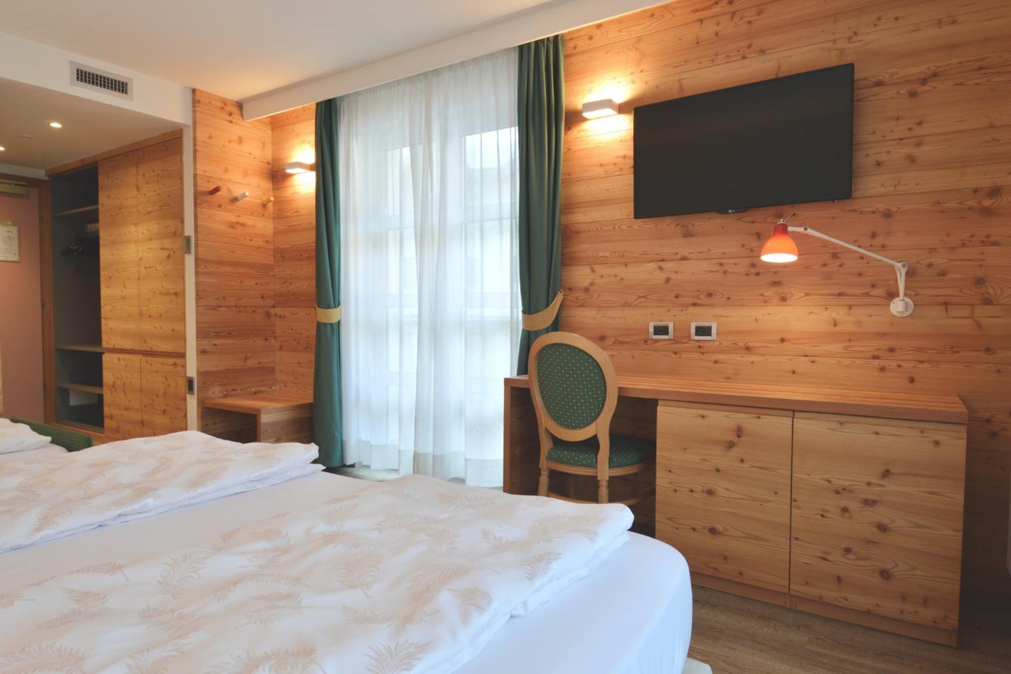 Alpholiday Dolomiti Wellness & Family Hotel Dimaro Ruang foto