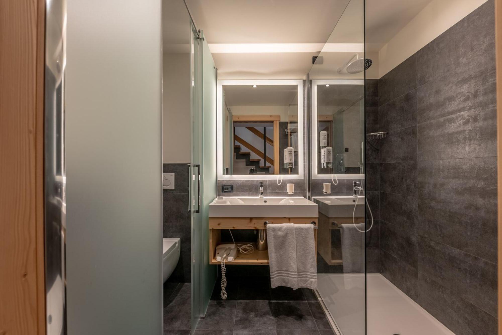 Alpholiday Dolomiti Wellness & Family Hotel Dimaro Ruang foto