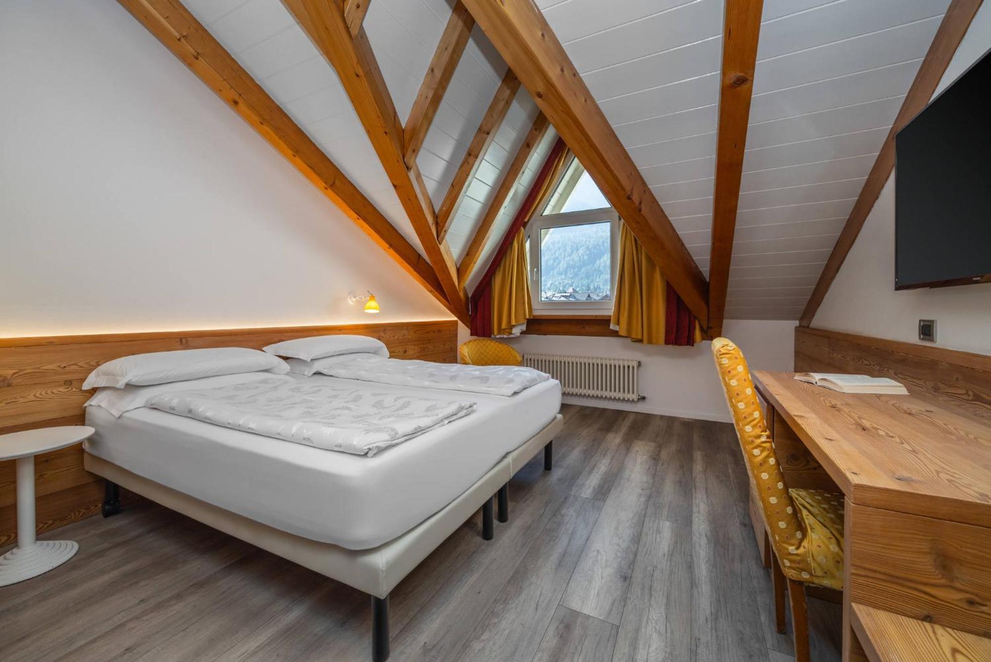 Alpholiday Dolomiti Wellness & Family Hotel Dimaro Ruang foto