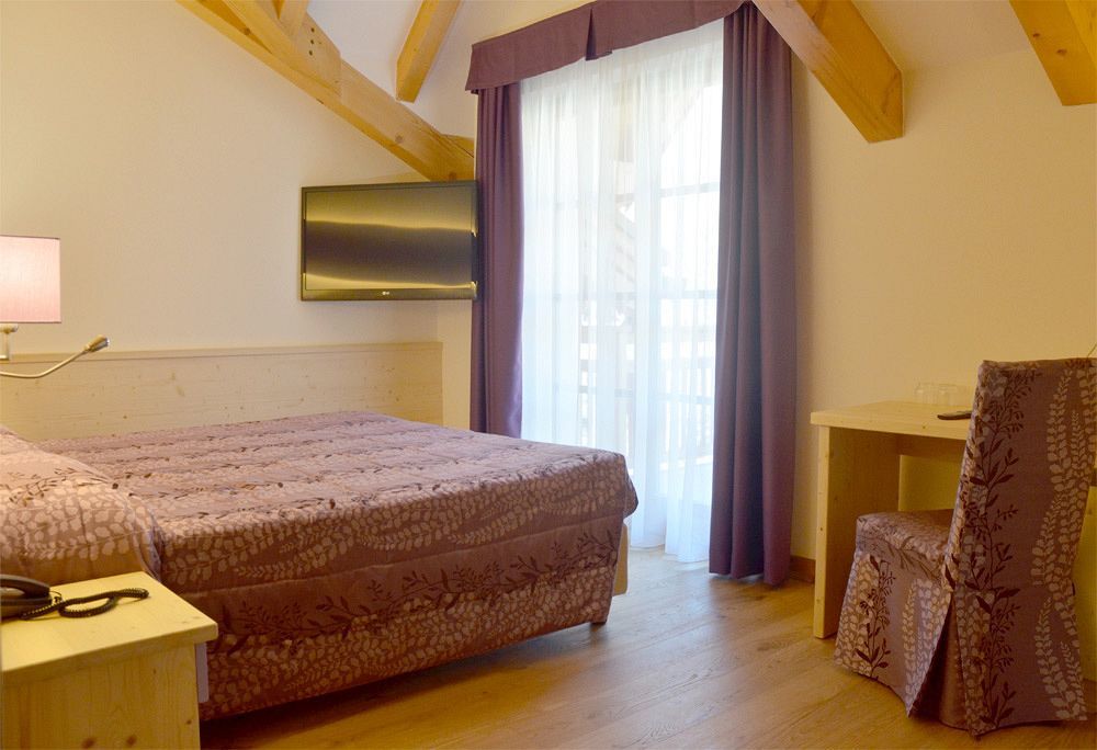 Alpholiday Dolomiti Wellness & Family Hotel Dimaro Bagian luar foto