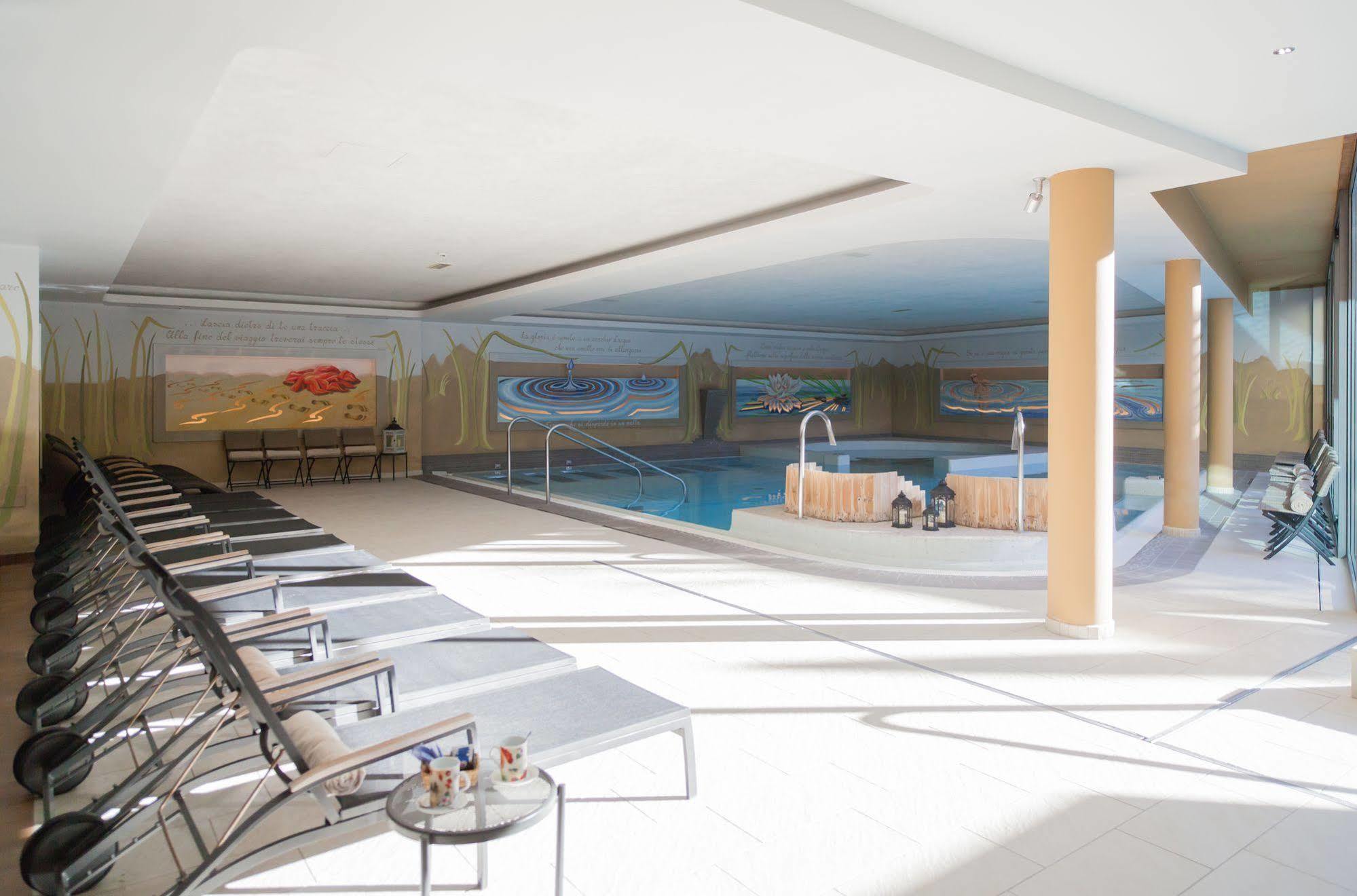 Alpholiday Dolomiti Wellness & Family Hotel Dimaro Bagian luar foto