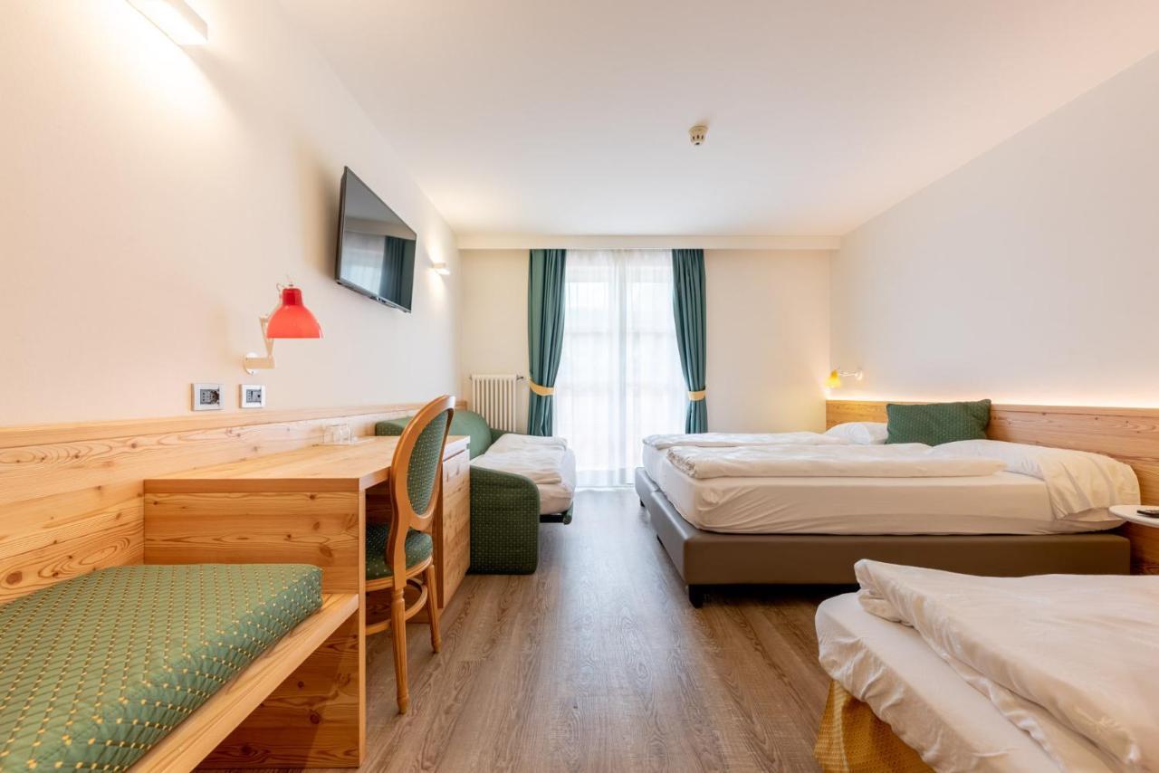 Alpholiday Dolomiti Wellness & Family Hotel Dimaro Bagian luar foto