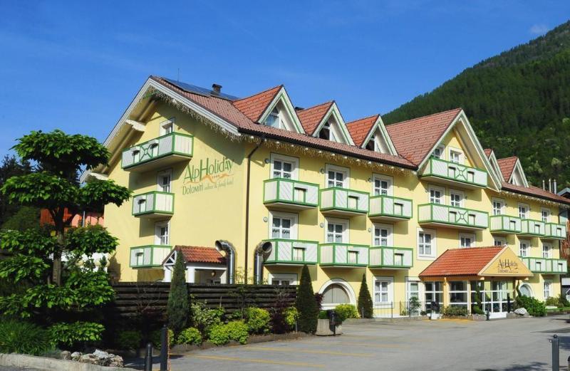 Alpholiday Dolomiti Wellness & Family Hotel Dimaro Bagian luar foto
