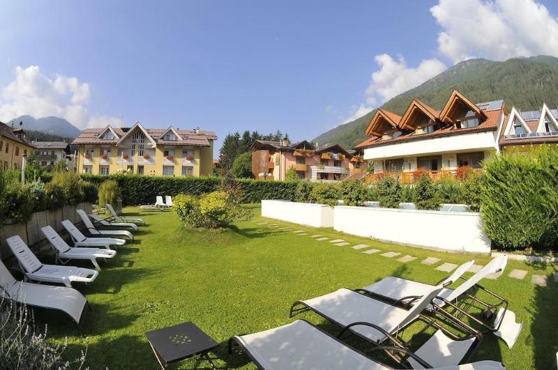 Alpholiday Dolomiti Wellness & Family Hotel Dimaro Bagian luar foto